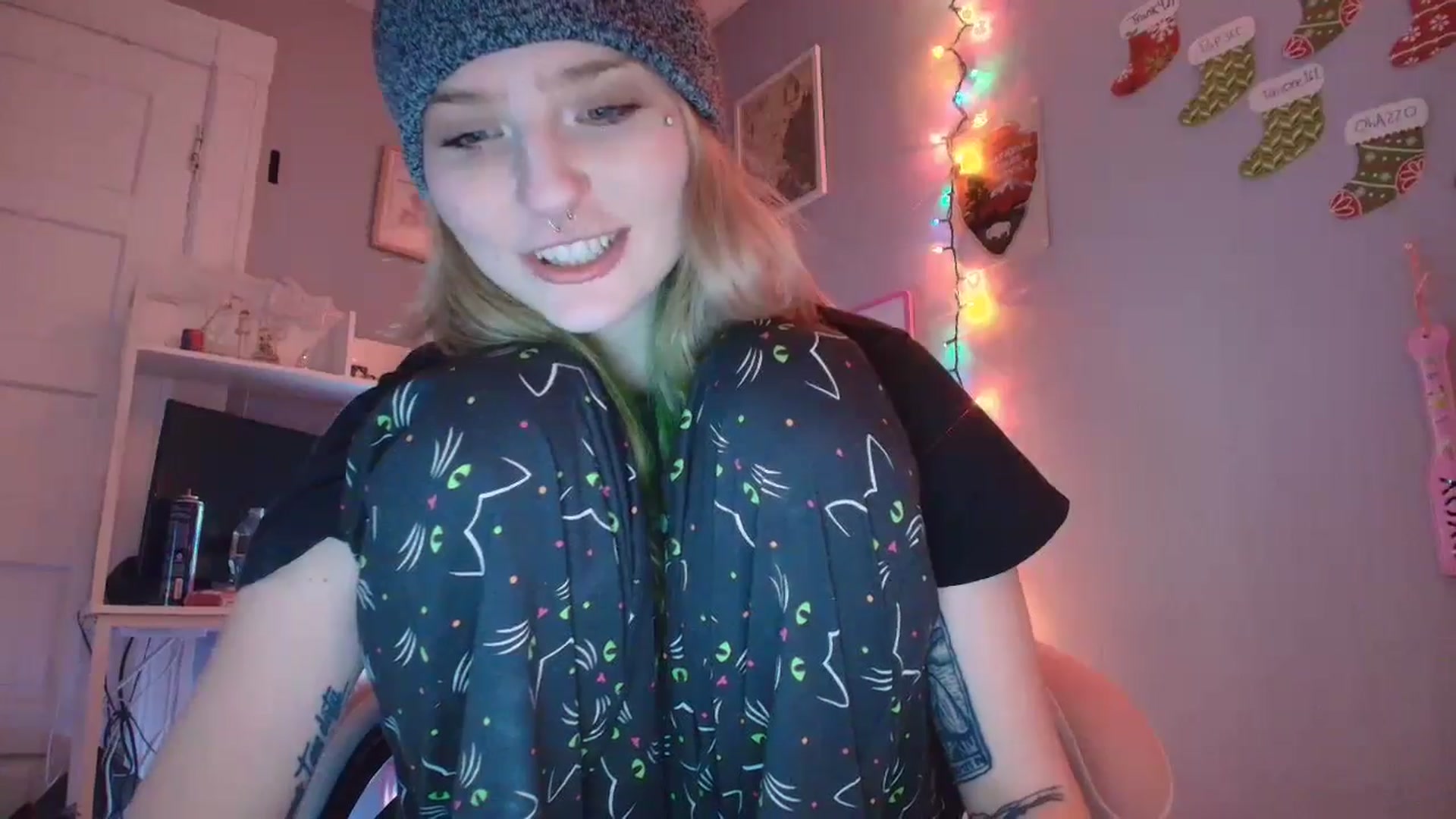 Gallery image thumbnail from DuckChan0's myfreecams stream on, 12/26/2025, 20:16 image 7 of 20