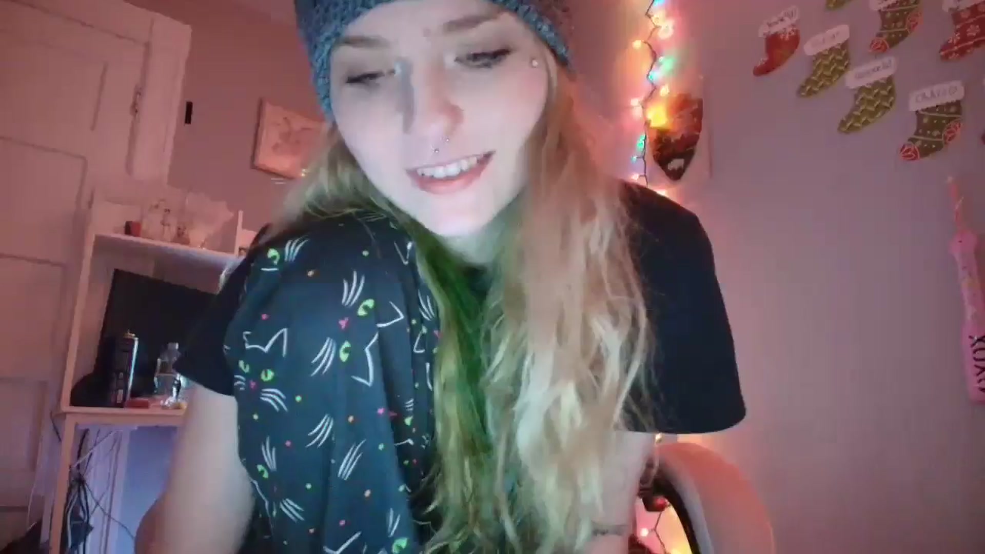 Gallery image thumbnail from DuckChan0's myfreecams stream on, 12/26/2025, 20:16 image 19 of 20