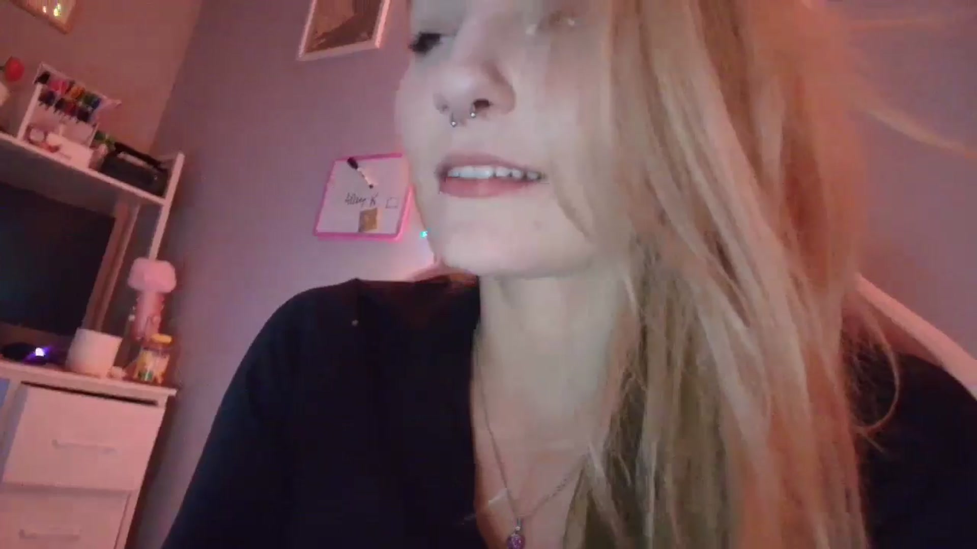 Gallery image thumbnail from DuckChan0's myfreecams stream on, 12/29/2025, 03:02 image 17 of 20