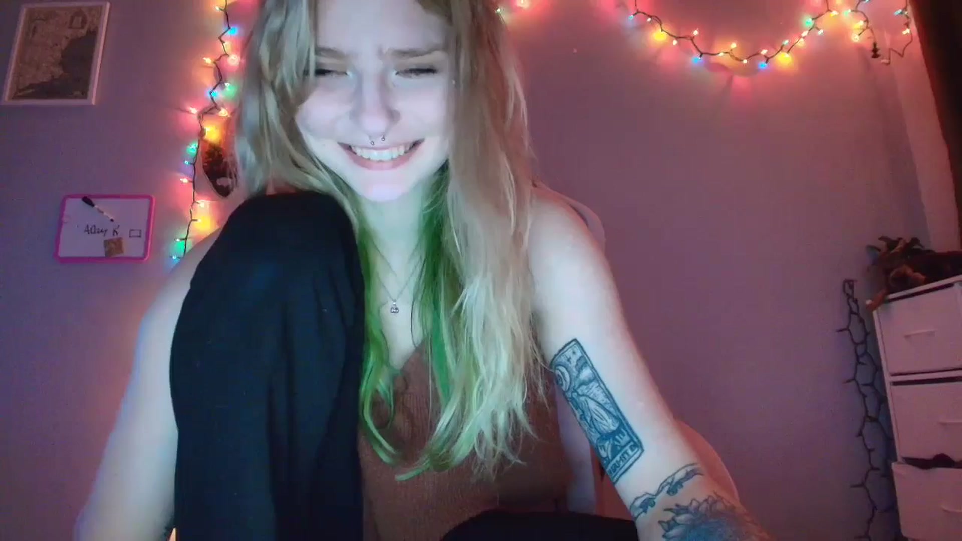 Gallery image thumbnail from DuckChan0's myfreecams stream on, 12/29/2025, 18:18 image 19 of 20