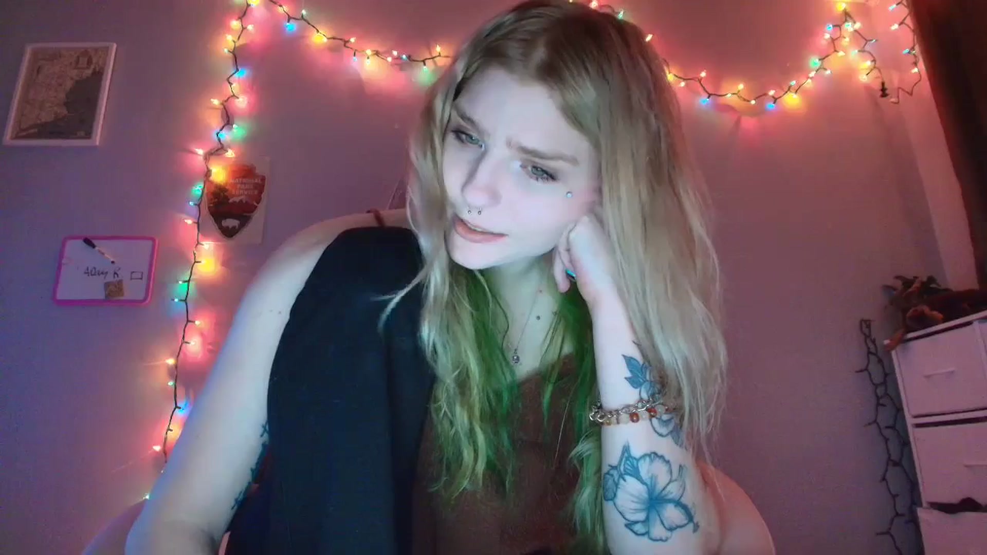 Gallery image thumbnail from DuckChan0's myfreecams stream on, 12/29/2025, 18:18 image 17 of 20