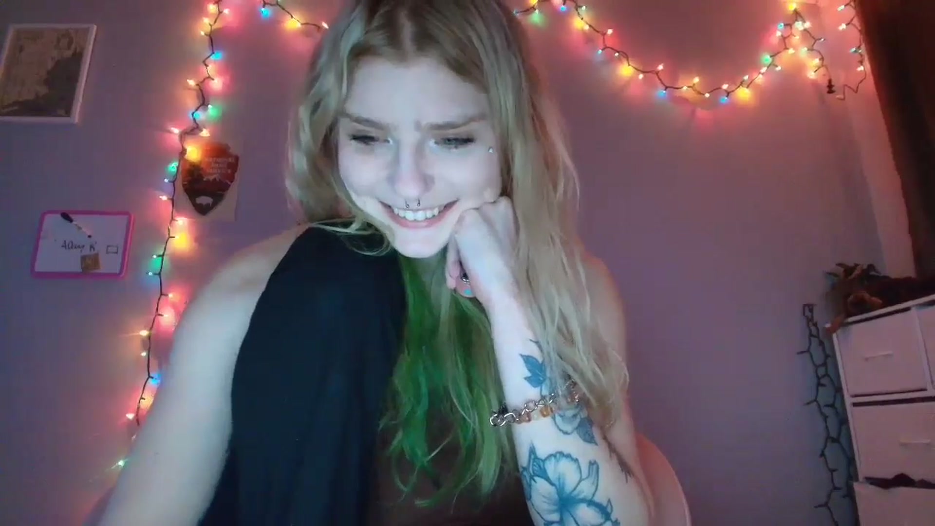 Gallery image thumbnail from DuckChan0's myfreecams stream on, 12/29/2025, 18:18 image 14 of 20