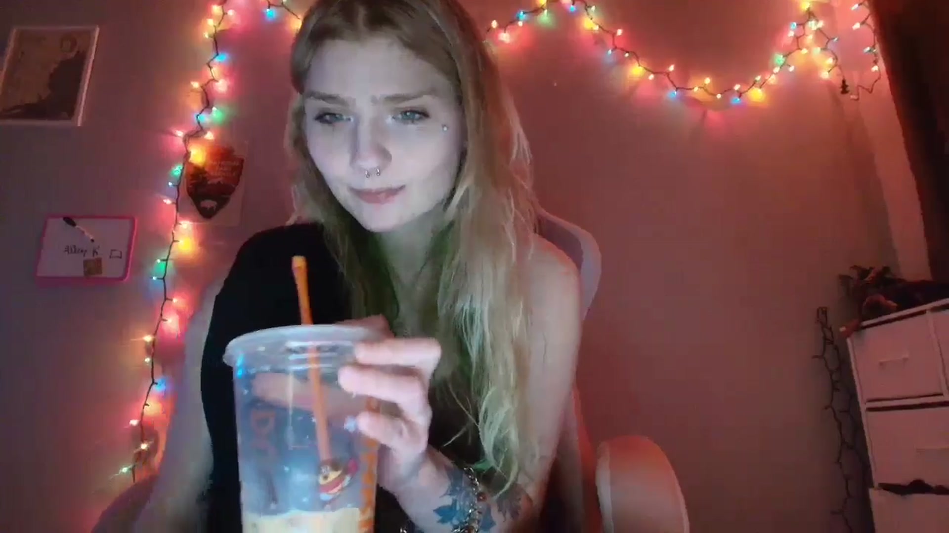 Gallery image thumbnail from DuckChan0's myfreecams stream on, 12/29/2025, 18:18 image 13 of 20