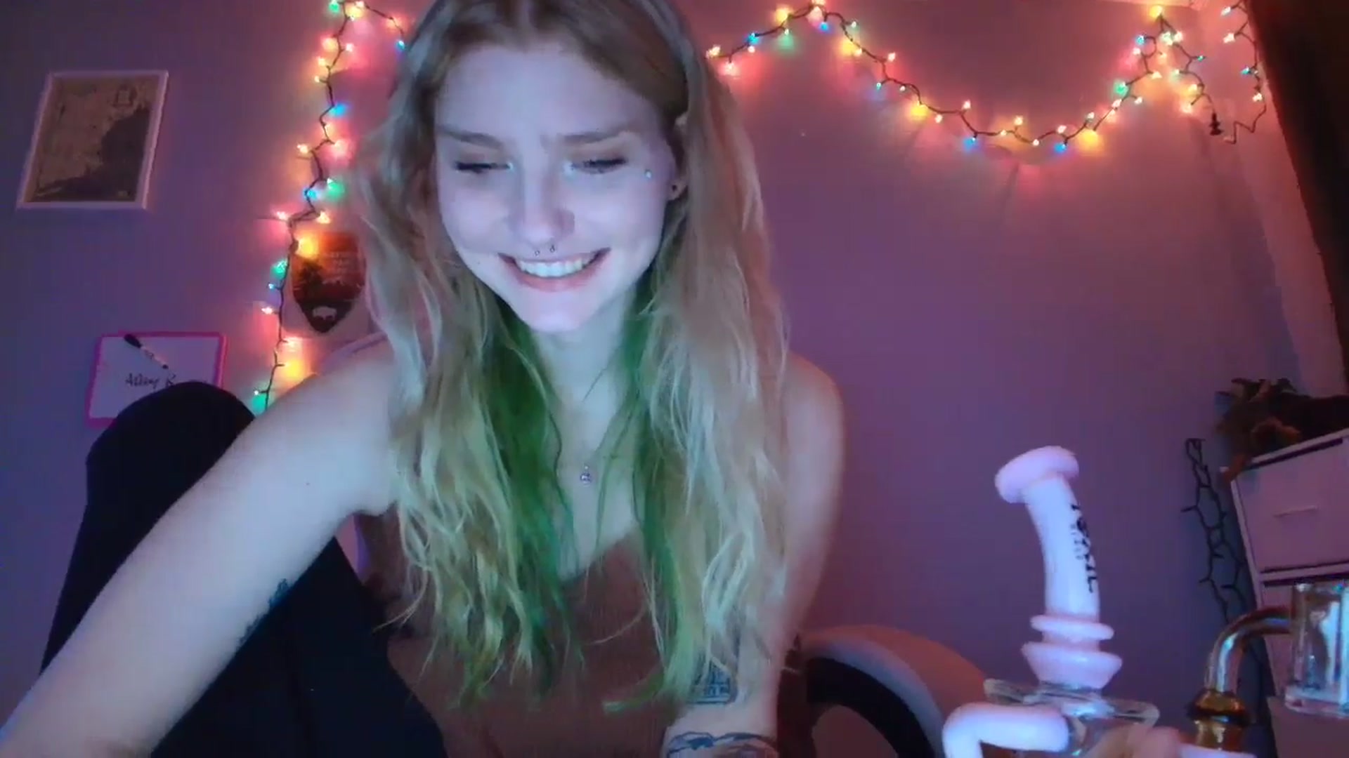 Gallery image thumbnail from DuckChan0's myfreecams stream on, 12/29/2025, 18:18 image 16 of 20