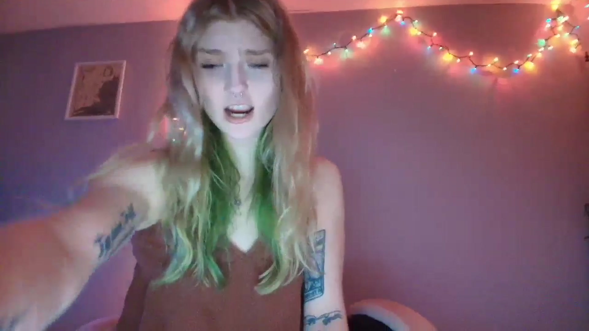 Gallery image thumbnail from DuckChan0's myfreecams stream on, 12/29/2025, 18:18 image 7 of 20