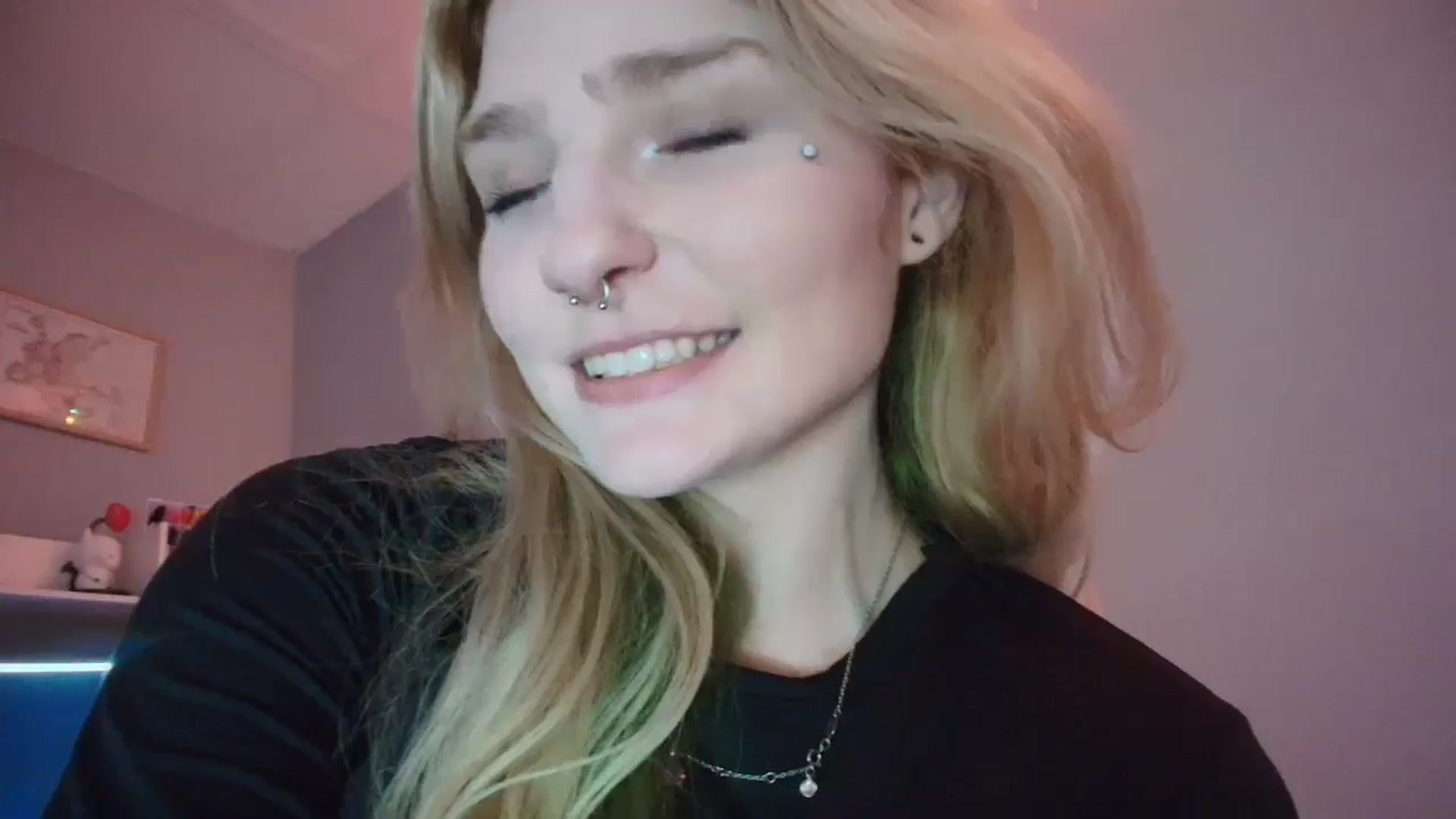 Gallery image thumbnail from DuckChan0's myfreecams stream on, 12/30/2025, 18:54 image 13 of 20