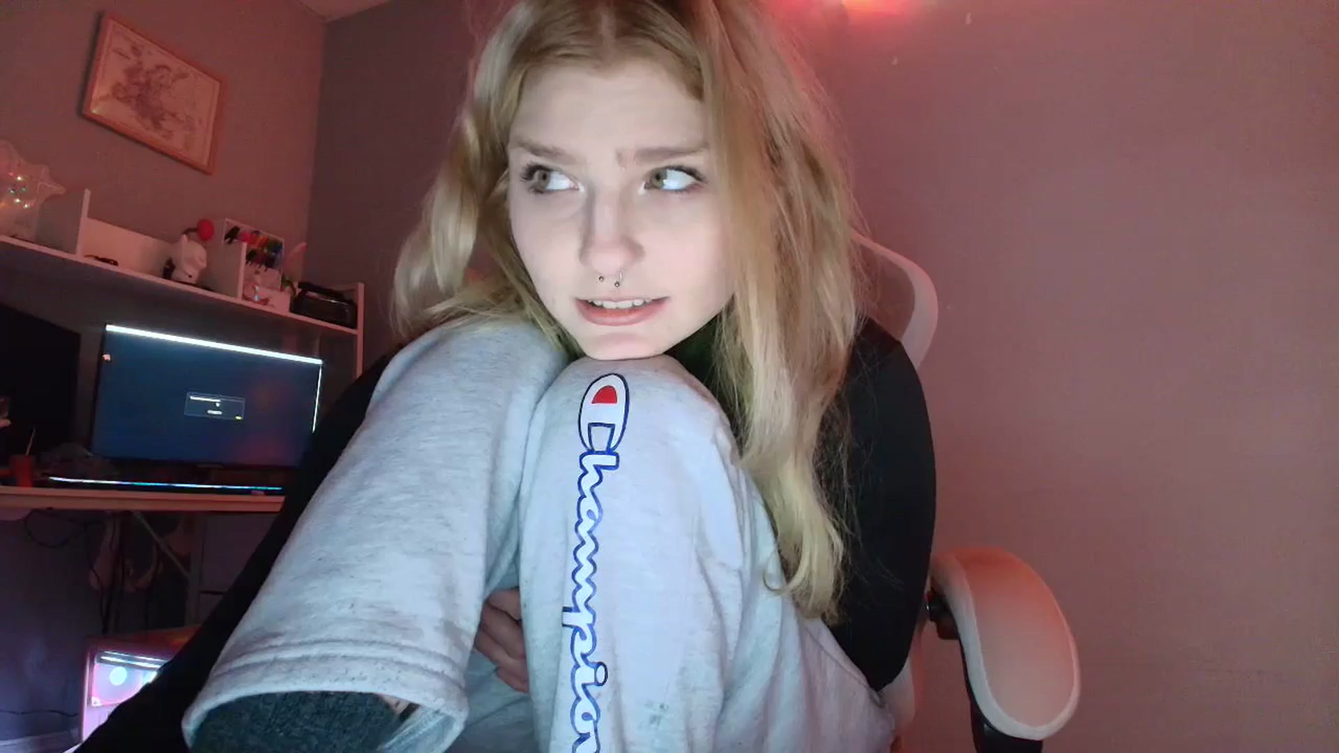 Gallery image thumbnail from DuckChan0's myfreecams stream on, 12/30/2025, 18:54 image 19 of 20