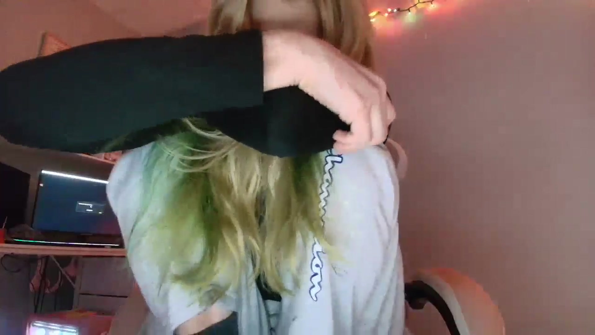 Gallery image thumbnail from DuckChan0's myfreecams stream on, 12/30/2025, 18:54 image 20 of 20