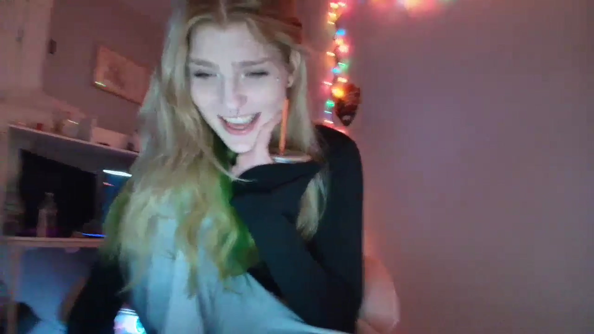 Gallery image thumbnail from DuckChan0's myfreecams stream on, 12/30/2025, 18:54 image 2 of 20