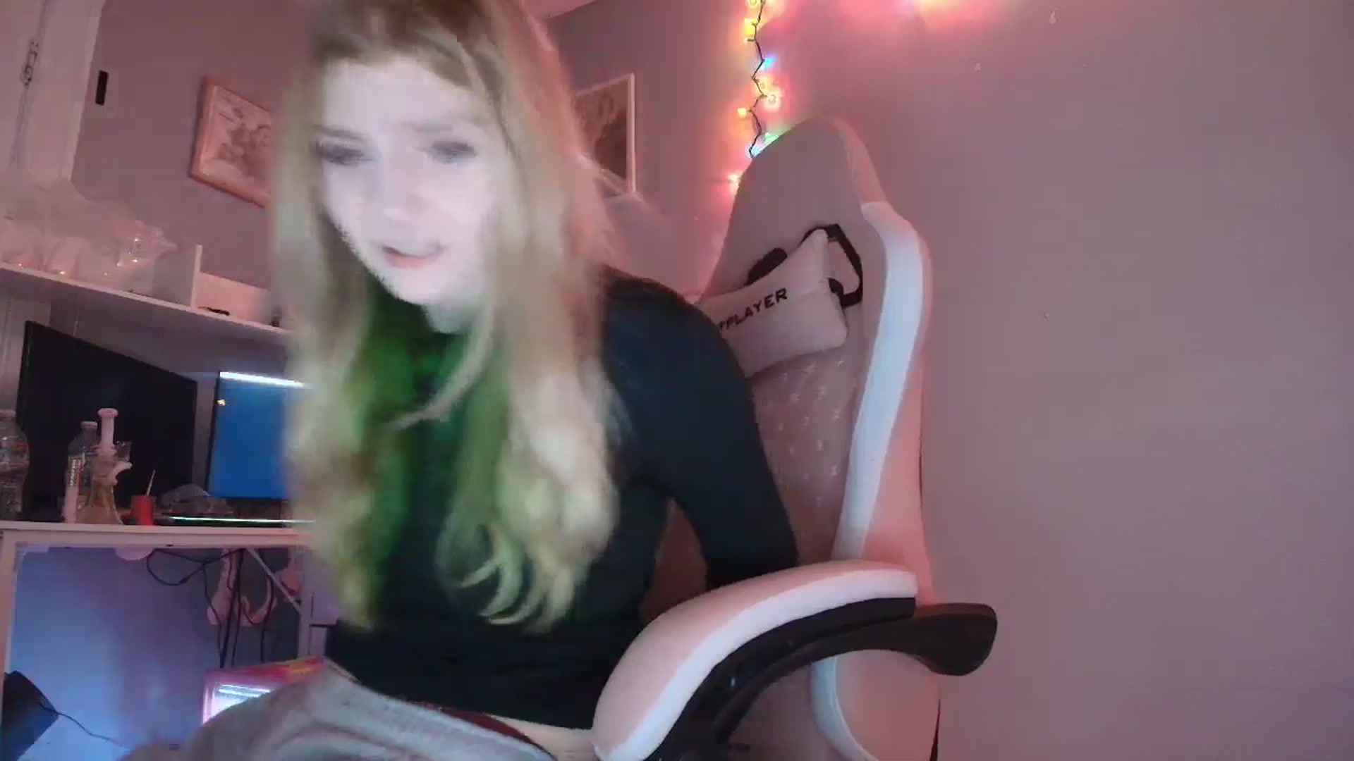 Gallery image thumbnail from DuckChan0's myfreecams stream on, 12/30/2025, 18:54 image 6 of 20