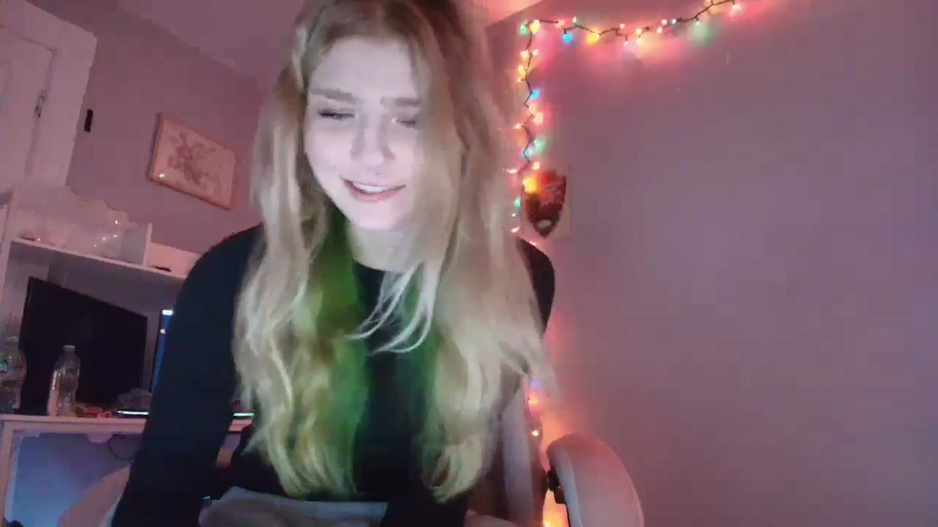 Gallery image thumbnail from DuckChan0's myfreecams stream on, 12/30/2025, 18:54 image 3 of 20