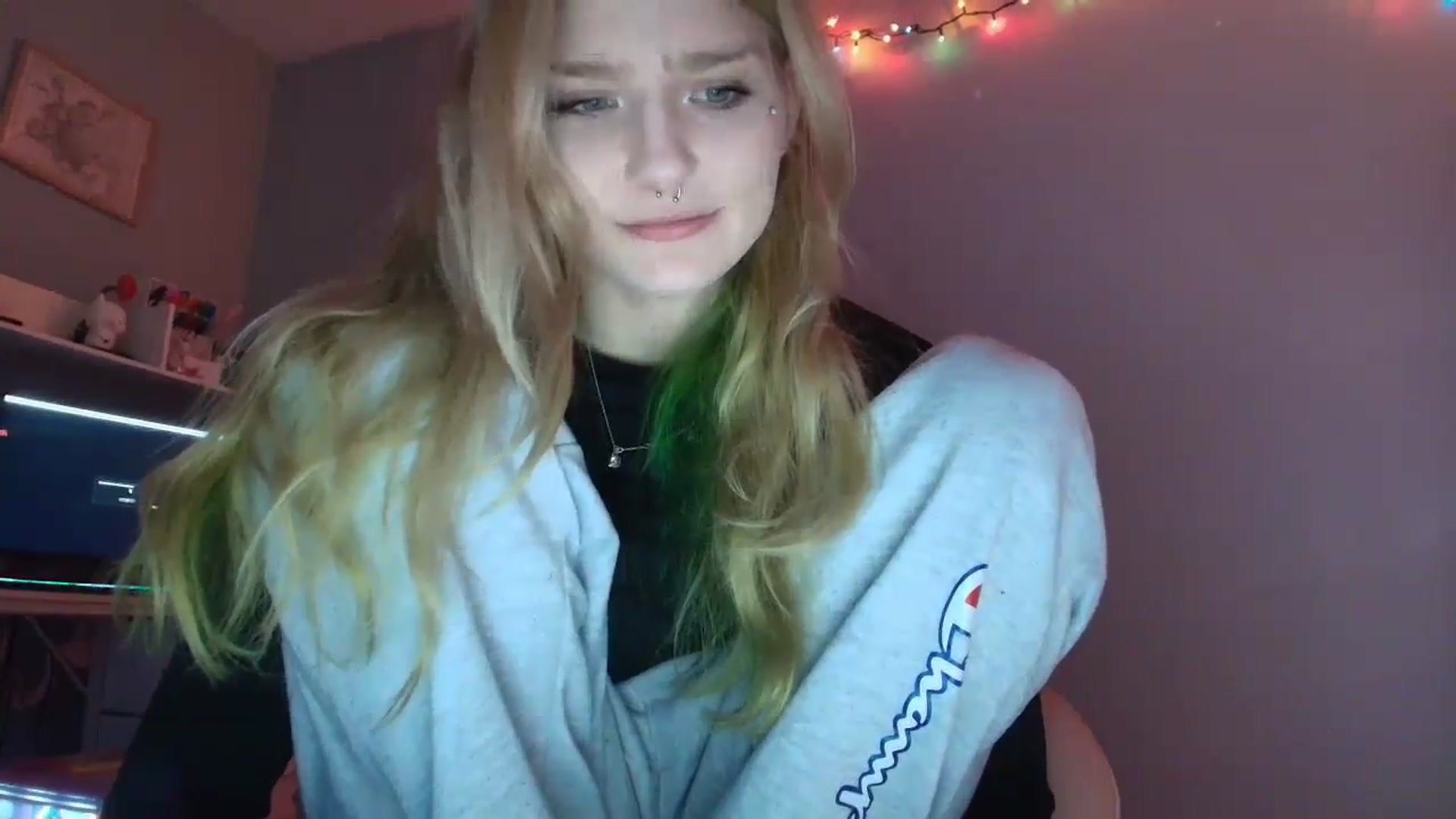 Gallery image thumbnail from DuckChan0's myfreecams stream on, 12/30/2025, 18:54 image 9 of 20