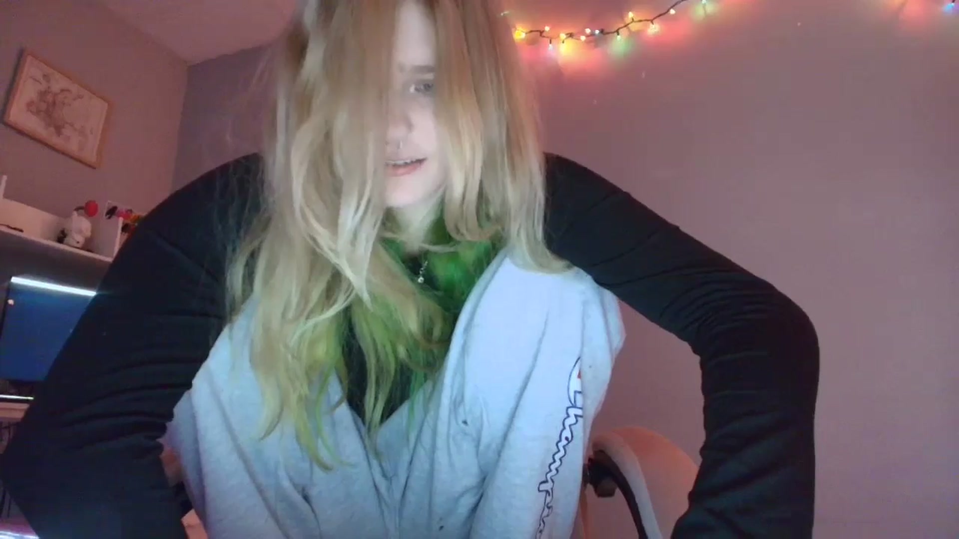 Gallery image thumbnail from DuckChan0's myfreecams stream on, 12/30/2025, 18:54 image 10 of 20