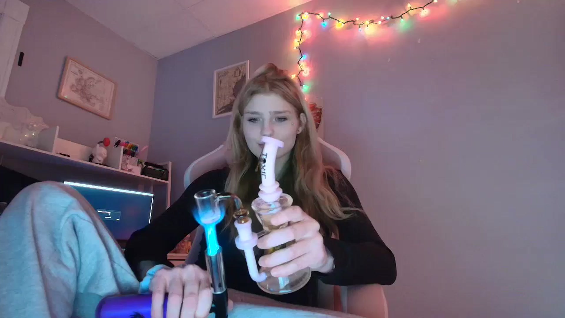 Gallery image thumbnail from DuckChan0's myfreecams stream on, 12/30/2025, 18:54 image 4 of 20