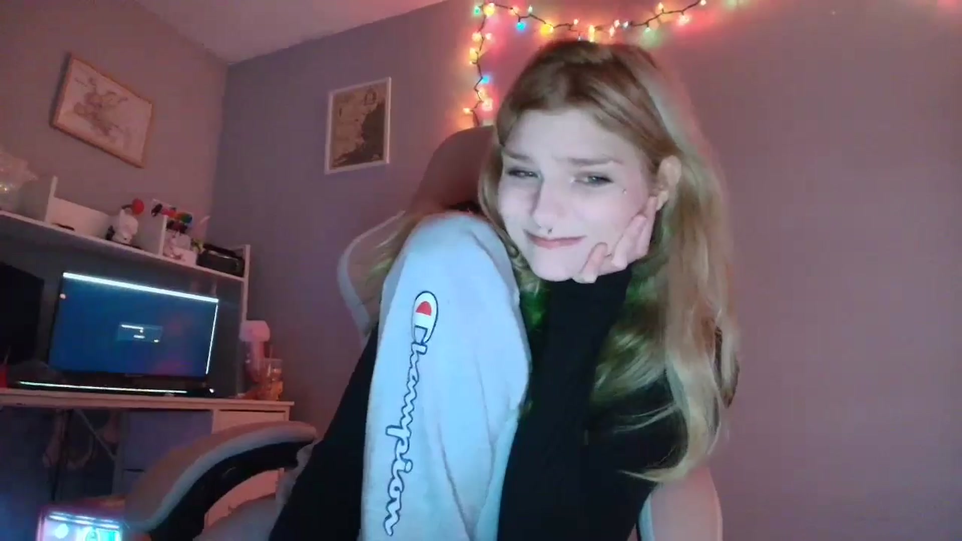 Gallery image thumbnail from DuckChan0's myfreecams stream on, 12/30/2025, 18:54 image 11 of 20