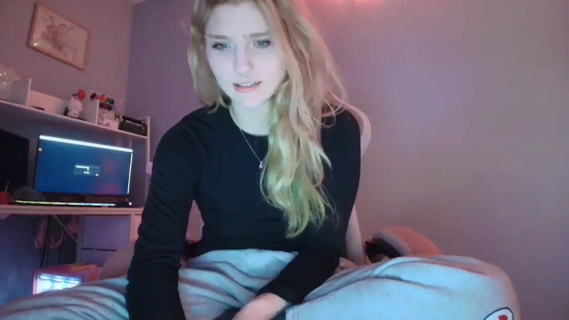Gallery image thumbnail from DuckChan0's myfreecams stream on, 12/30/2025, 18:54 image 15 of 20
