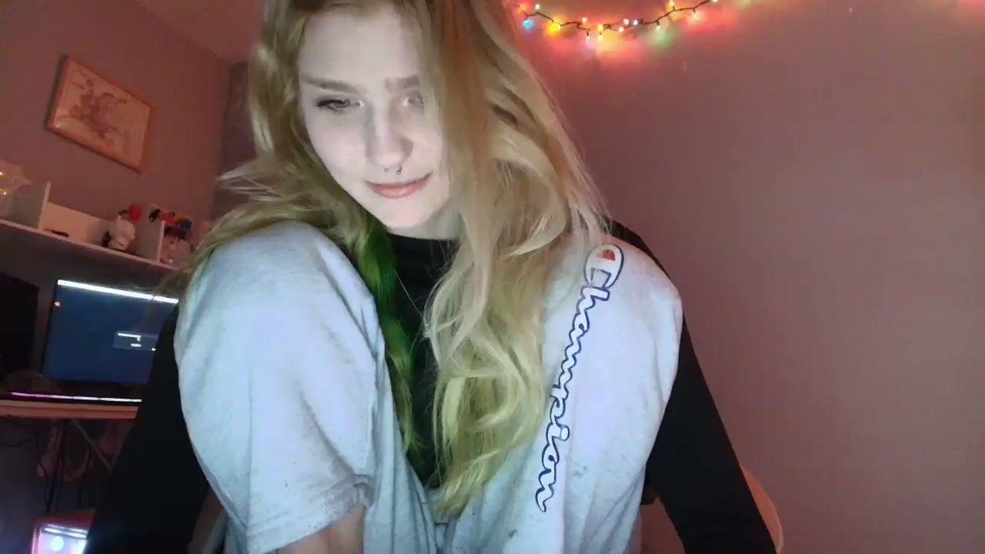Gallery image thumbnail from DuckChan0's myfreecams stream on, 12/30/2025, 18:54 image 17 of 20