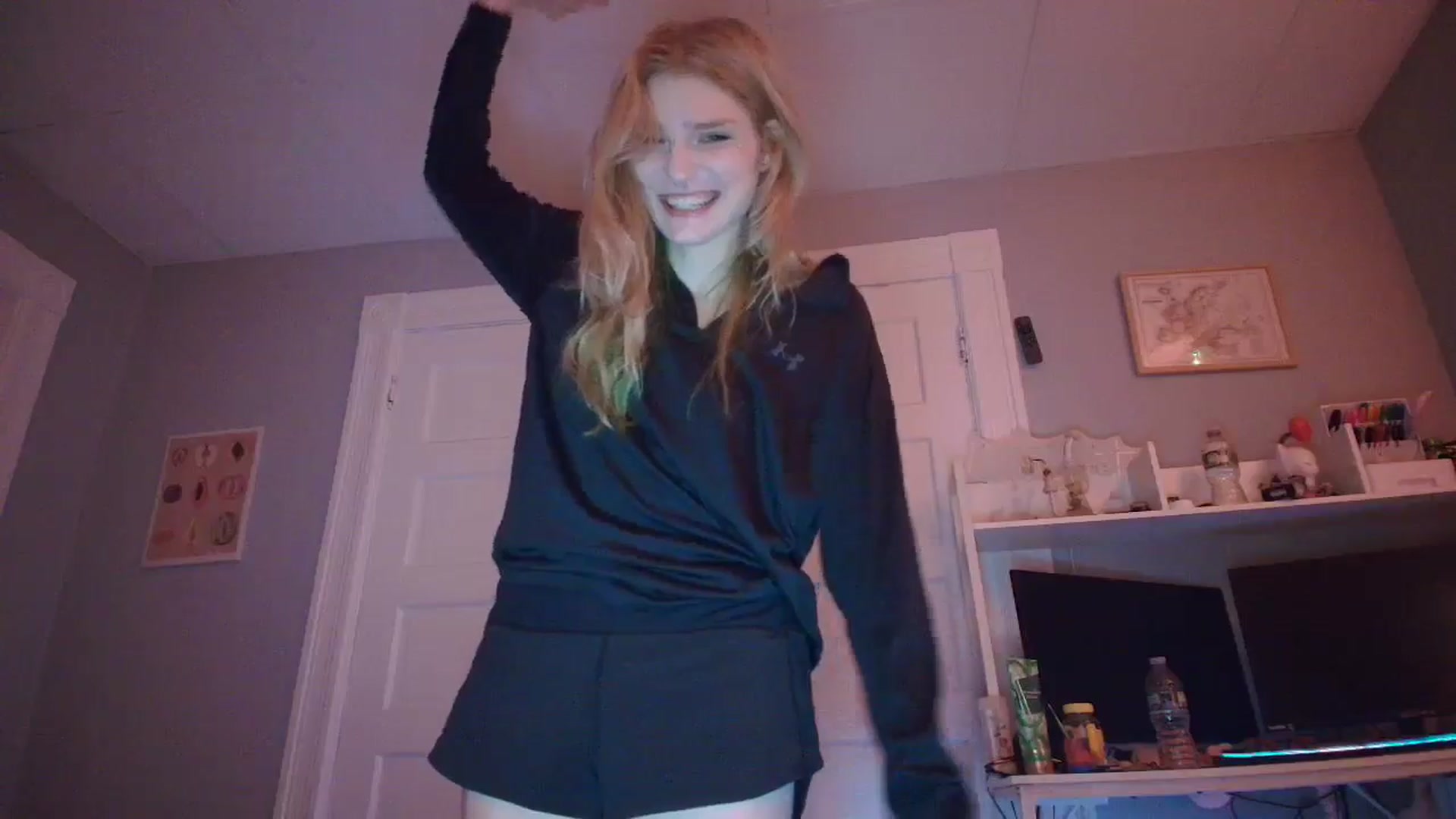 Gallery image thumbnail from DuckChan0's myfreecams stream on, 12/31/2025, 21:11 image 18 of 20
