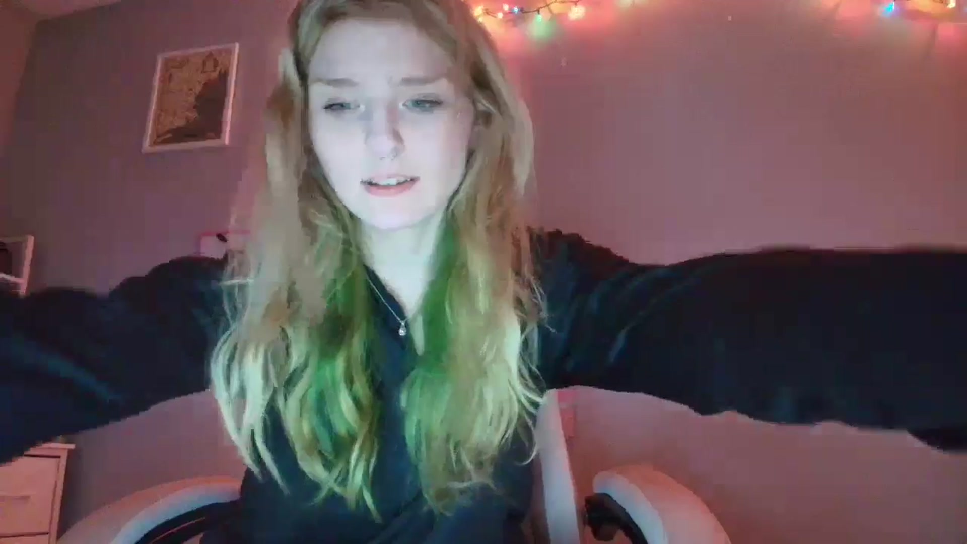 Gallery image thumbnail from DuckChan0's myfreecams stream on, 12/31/2025, 21:11 image 6 of 20