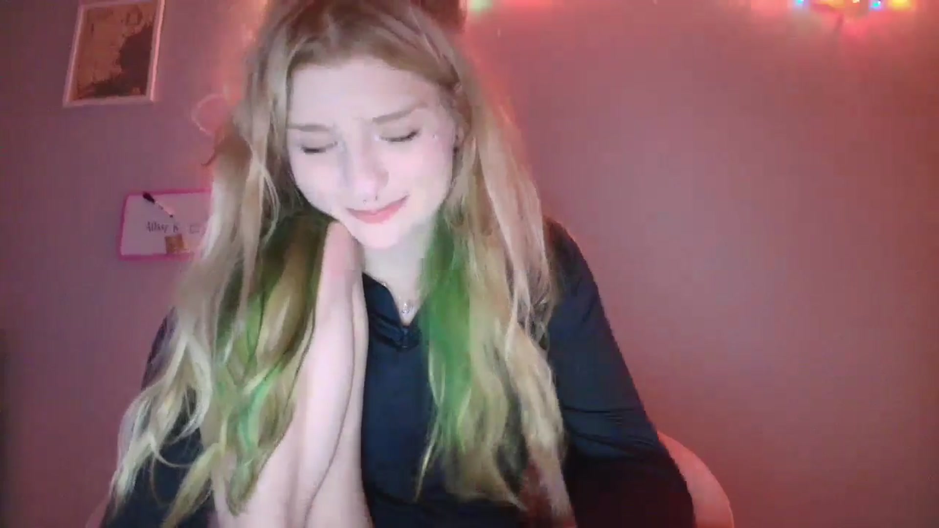 Gallery image thumbnail from DuckChan0's myfreecams stream on, 12/31/2025, 21:11 image 14 of 20