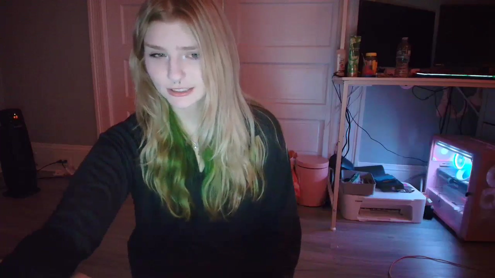 Gallery image thumbnail from DuckChan0's myfreecams stream on, 12/31/2025, 21:11 image 17 of 20