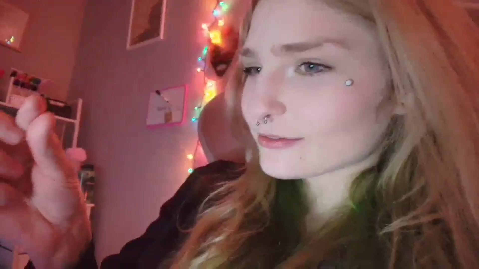 Gallery image thumbnail from DuckChan0's myfreecams stream on, 12/31/2025, 21:11 image 19 of 20