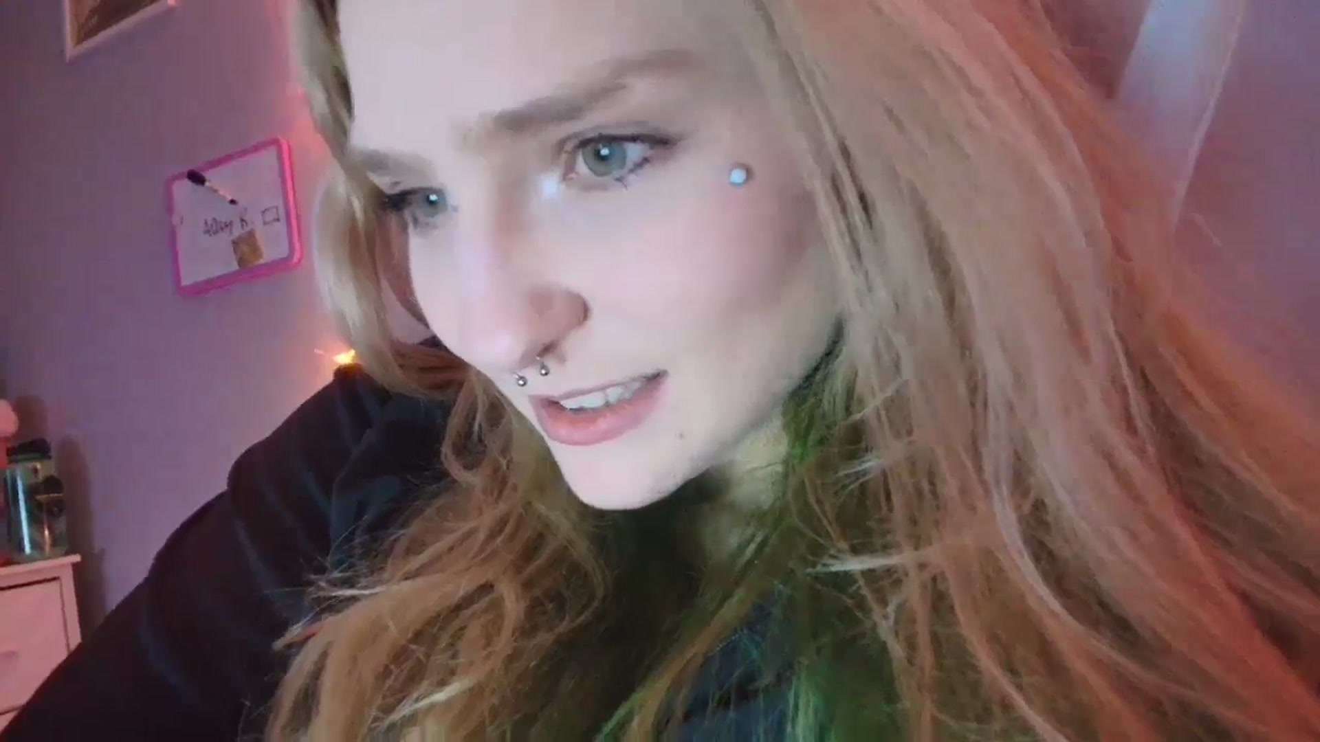 Gallery image thumbnail from DuckChan0's myfreecams stream on, 12/31/2025, 21:11 image 20 of 20