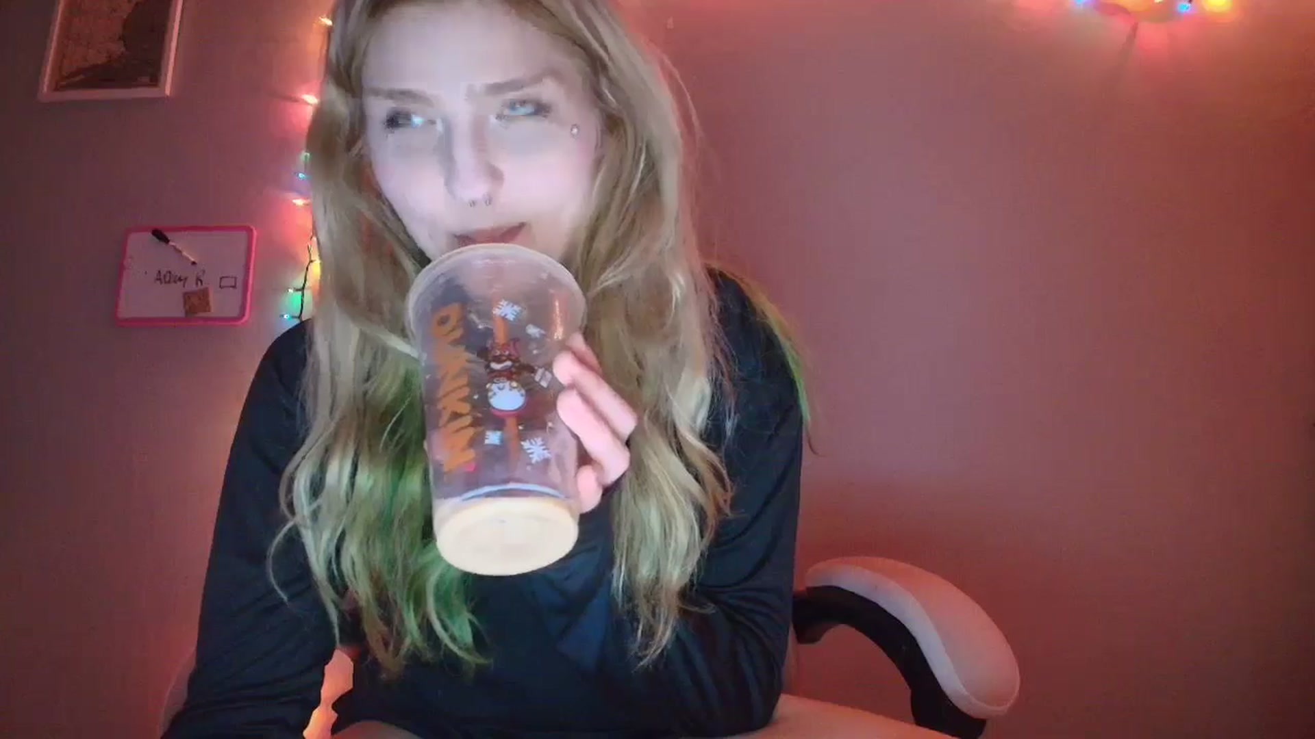 Gallery image thumbnail from DuckChan0's myfreecams stream on, 12/31/2025, 21:11 image 15 of 20