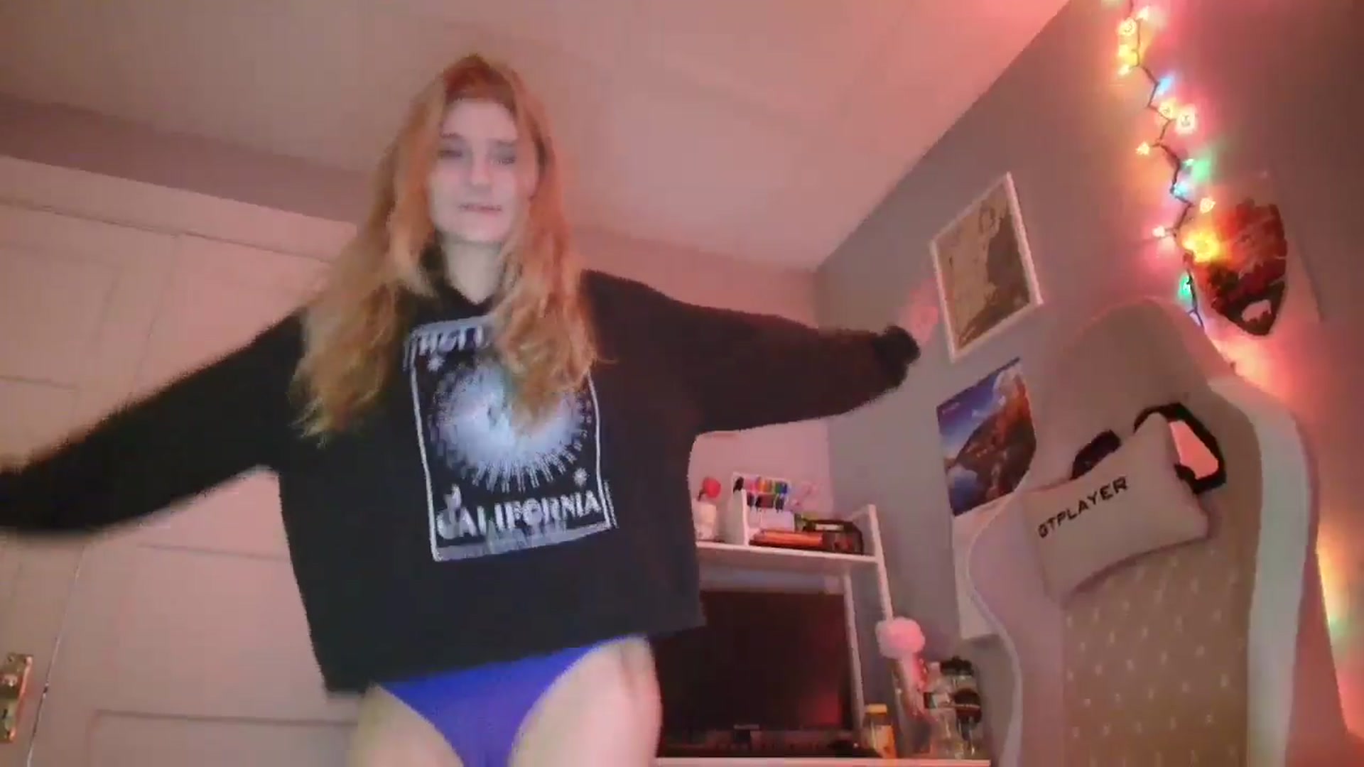 Gallery image thumbnail from DuckChan0's myfreecams stream on, 01/08/2026, 18:00 image 16 of 20