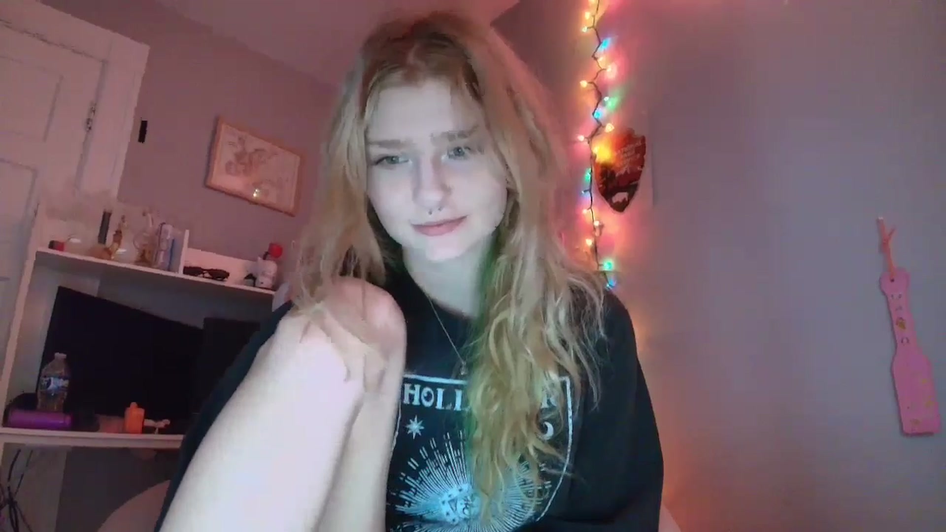 Gallery image thumbnail from DuckChan0's myfreecams stream on, 01/08/2026, 18:00 image 2 of 20