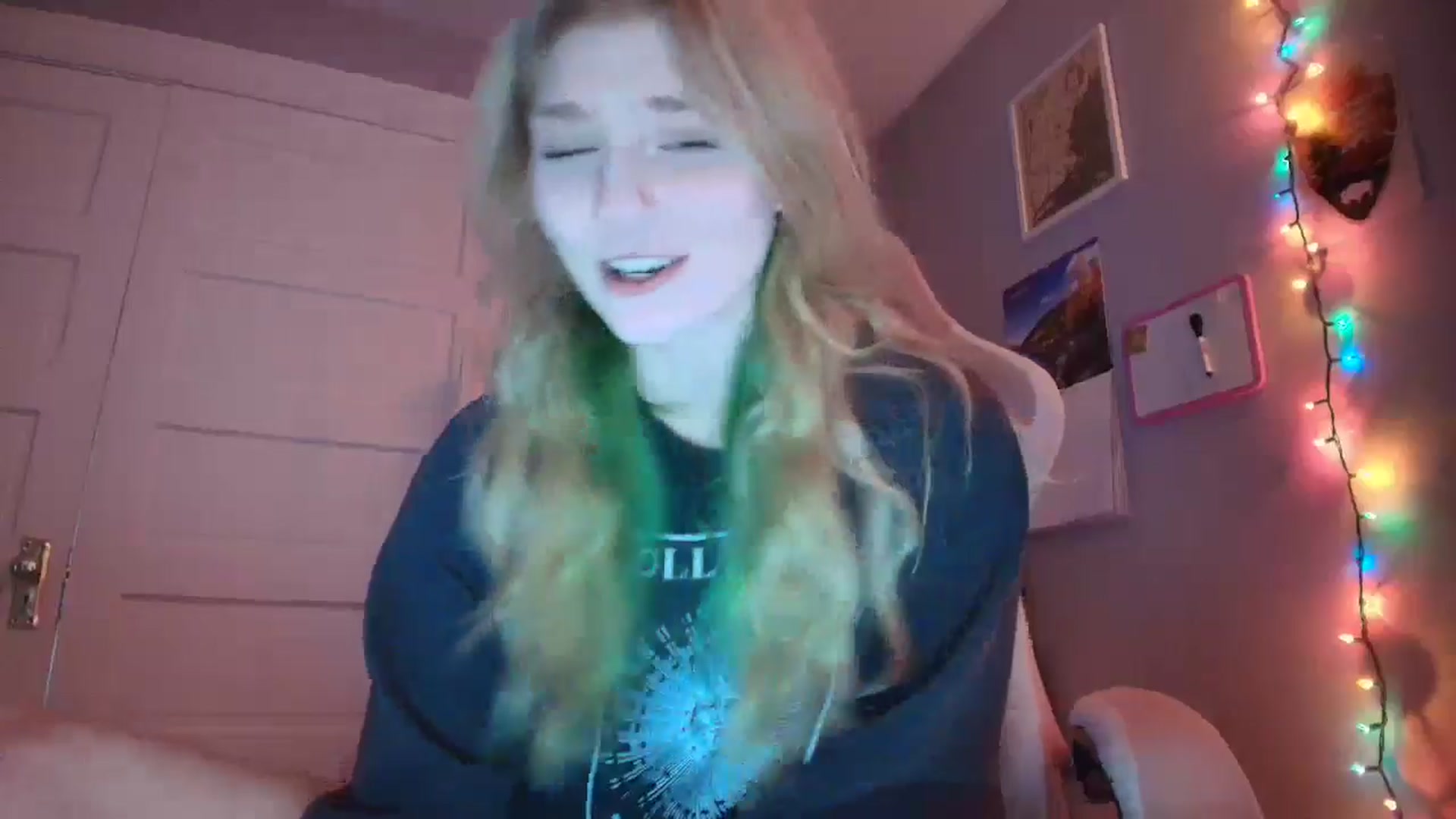 Gallery image thumbnail from DuckChan0's myfreecams stream on, 01/08/2026, 18:00 image 14 of 20