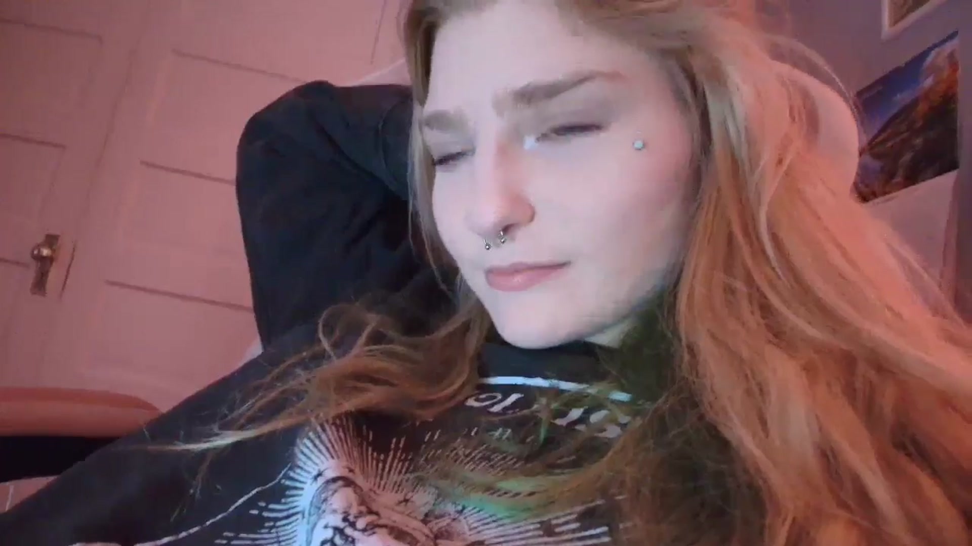 Gallery image thumbnail from DuckChan0's myfreecams stream on, 01/08/2026, 18:00 image 10 of 20