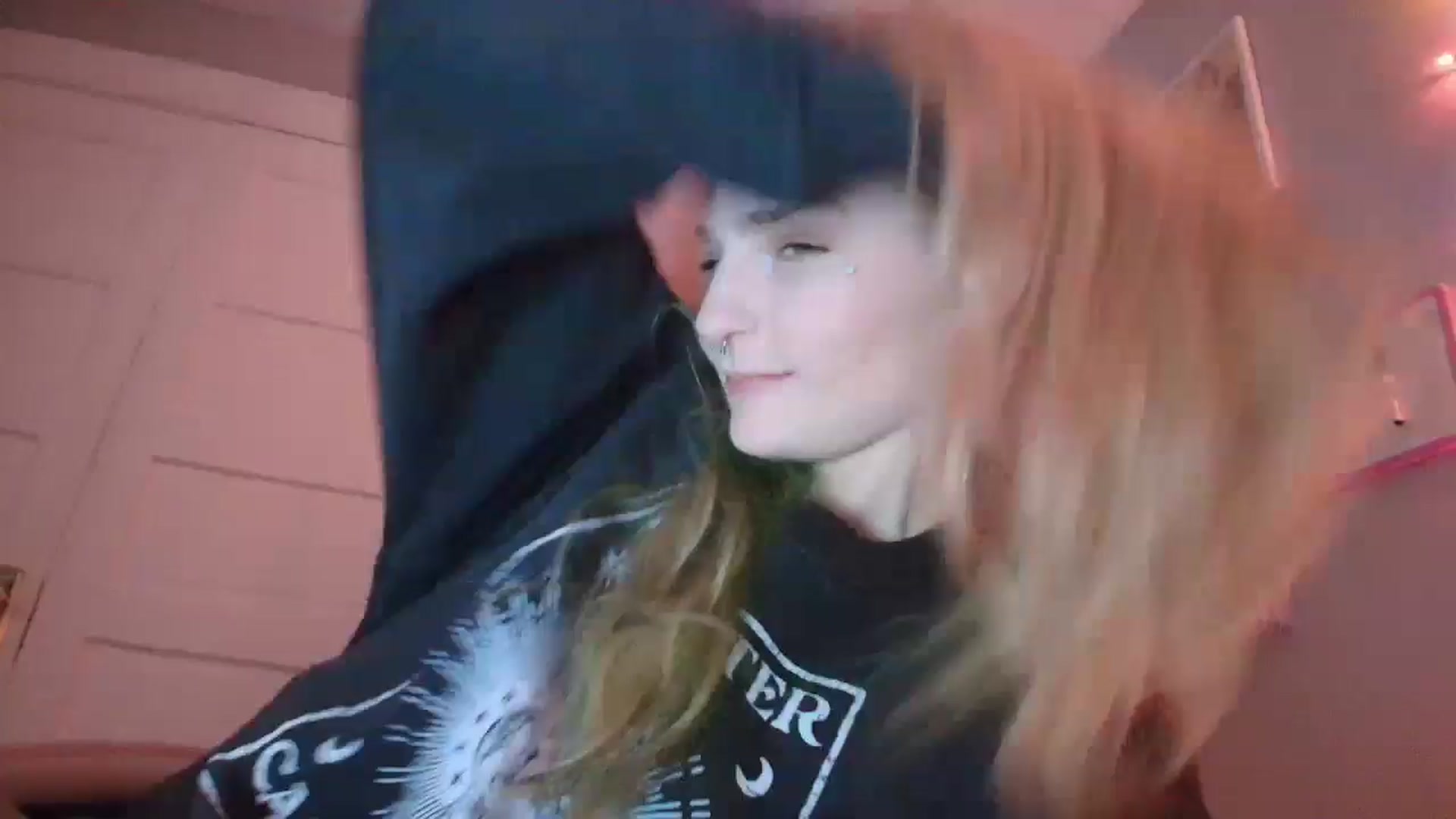 Gallery image thumbnail from DuckChan0's myfreecams stream on, 01/08/2026, 18:00 image 17 of 20