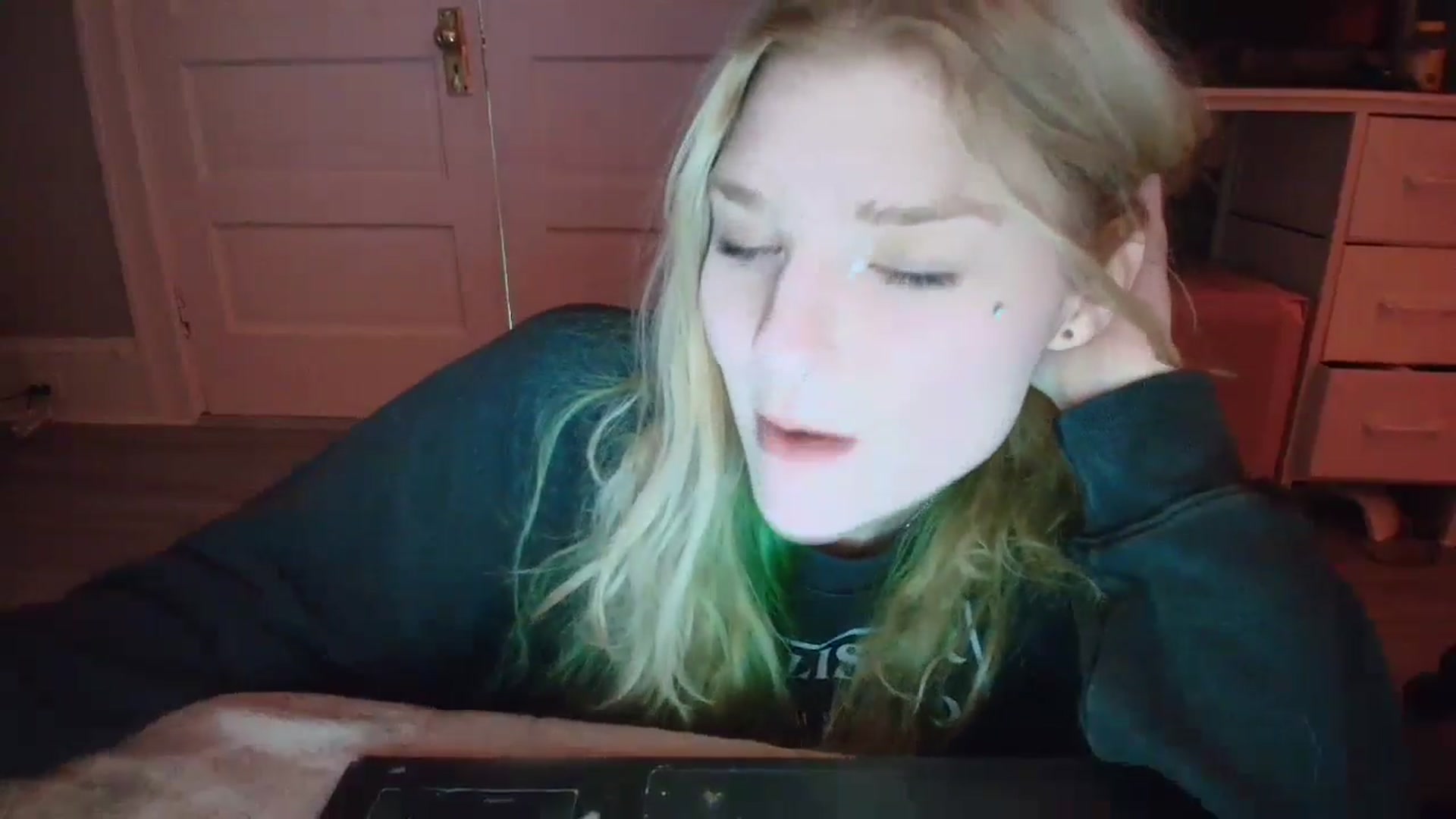 Gallery image thumbnail from DuckChan0's myfreecams stream on, 01/08/2026, 18:00 image 6 of 20