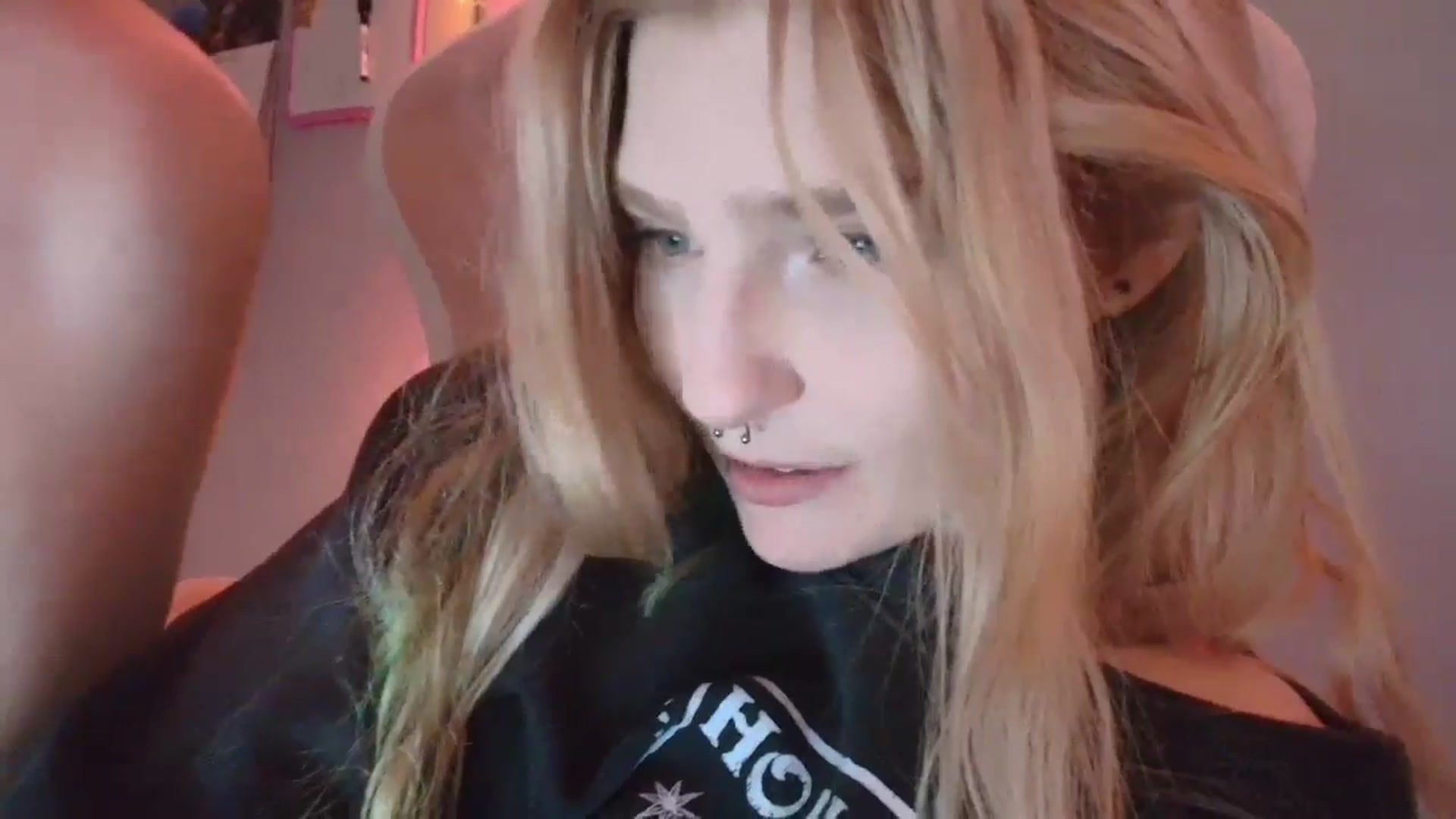 Gallery image thumbnail from DuckChan0's myfreecams stream on, 01/08/2026, 19:07 image 11 of 20
