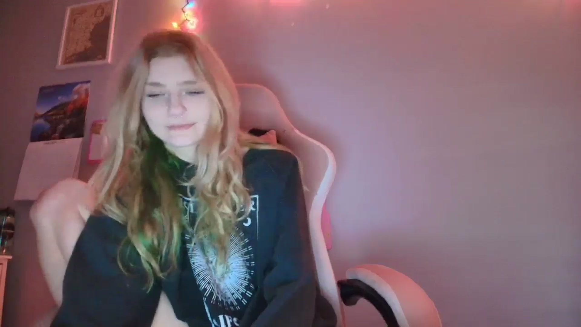 Gallery image thumbnail from DuckChan0's myfreecams stream on, 01/08/2026, 19:07 image 8 of 20