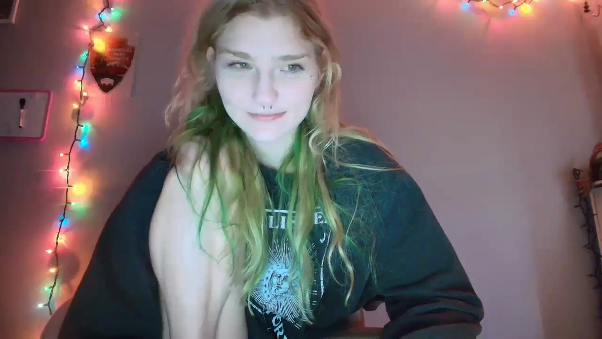 Gallery image thumbnail from DuckChan0's myfreecams stream on, 01/08/2026, 19:07 image 14 of 20