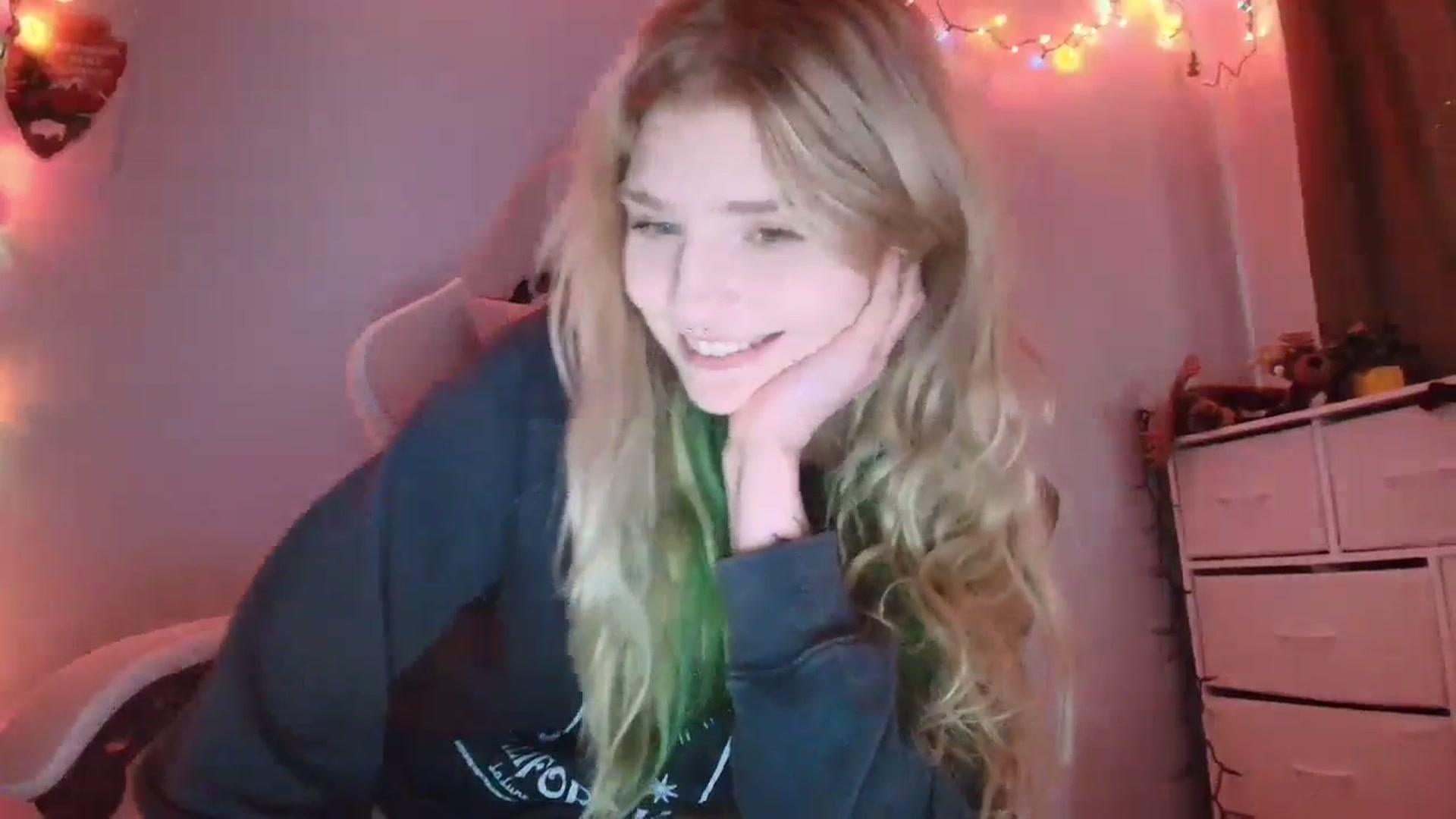 Gallery image thumbnail from DuckChan0's myfreecams stream on, 01/08/2026, 19:07 image 20 of 20