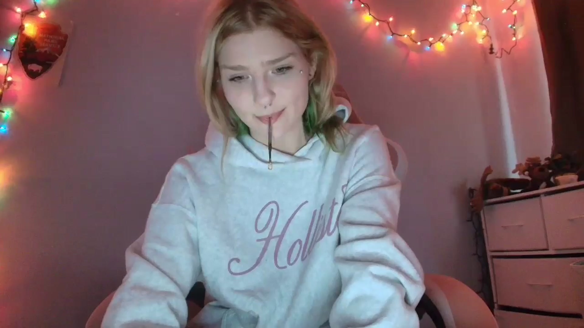 Gallery image thumbnail from DuckChan0's myfreecams stream on, 01/09/2026, 19:07 image 6 of 20
