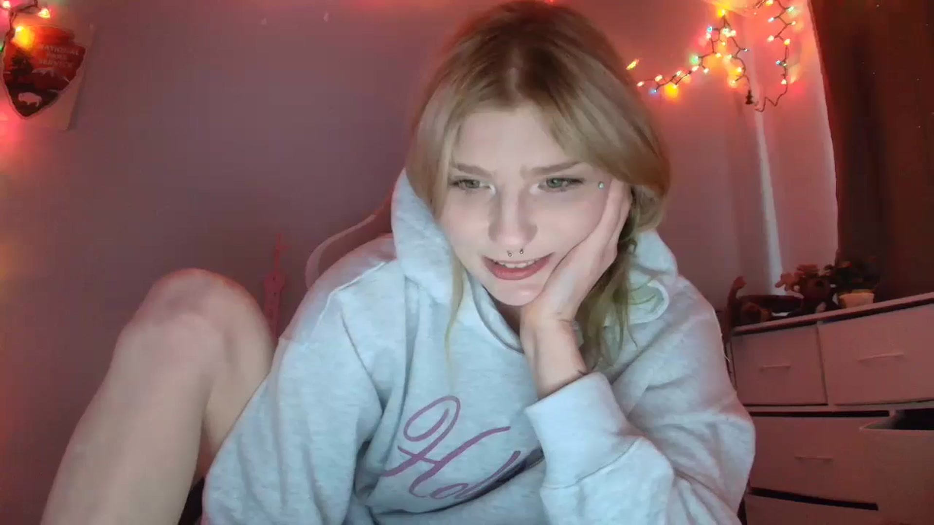 Gallery image thumbnail from DuckChan0's myfreecams stream on, 01/09/2026, 19:07 image 2 of 20