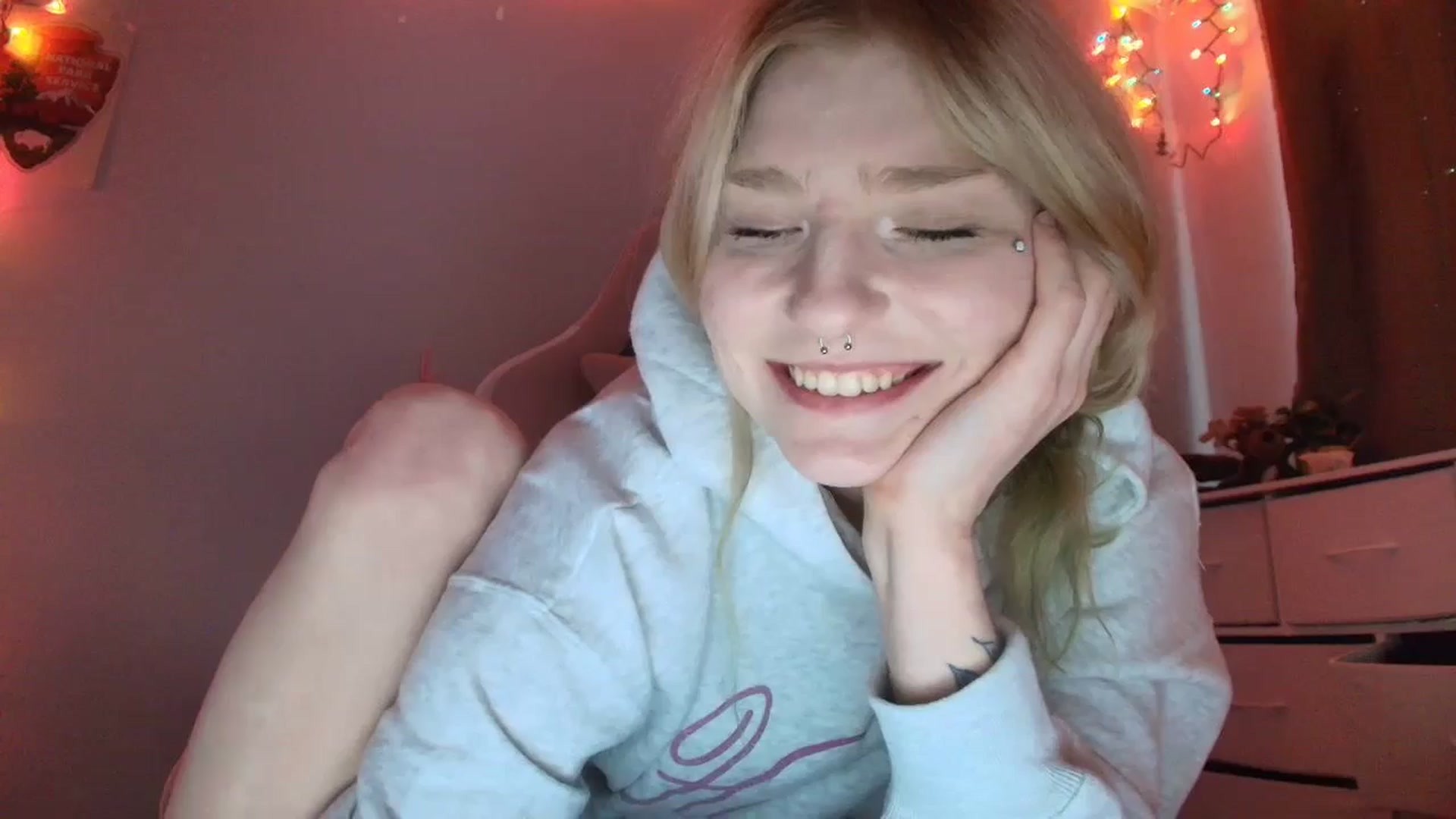 Gallery image thumbnail from DuckChan0's myfreecams stream on, 01/09/2026, 19:07 image 3 of 20