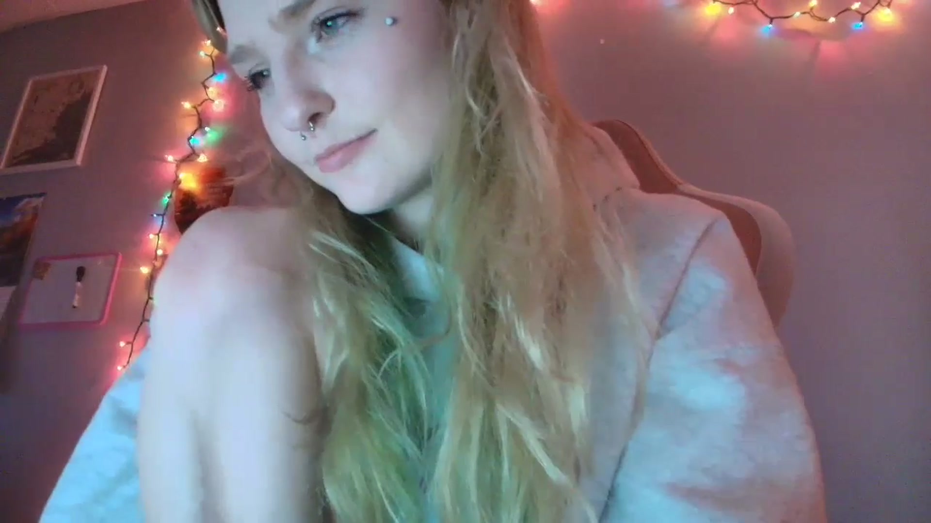 Gallery image thumbnail from DuckChan0's myfreecams stream on, 01/09/2026, 19:07 image 20 of 20