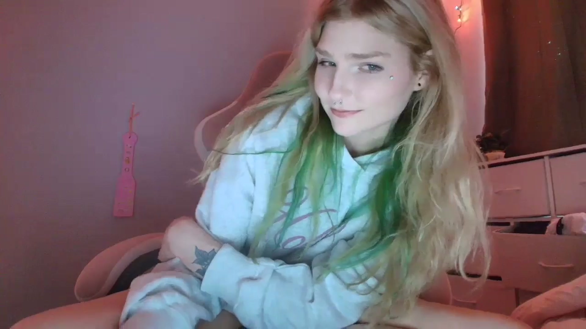Gallery image thumbnail from DuckChan0's myfreecams stream on, 01/09/2026, 19:07 image 16 of 20
