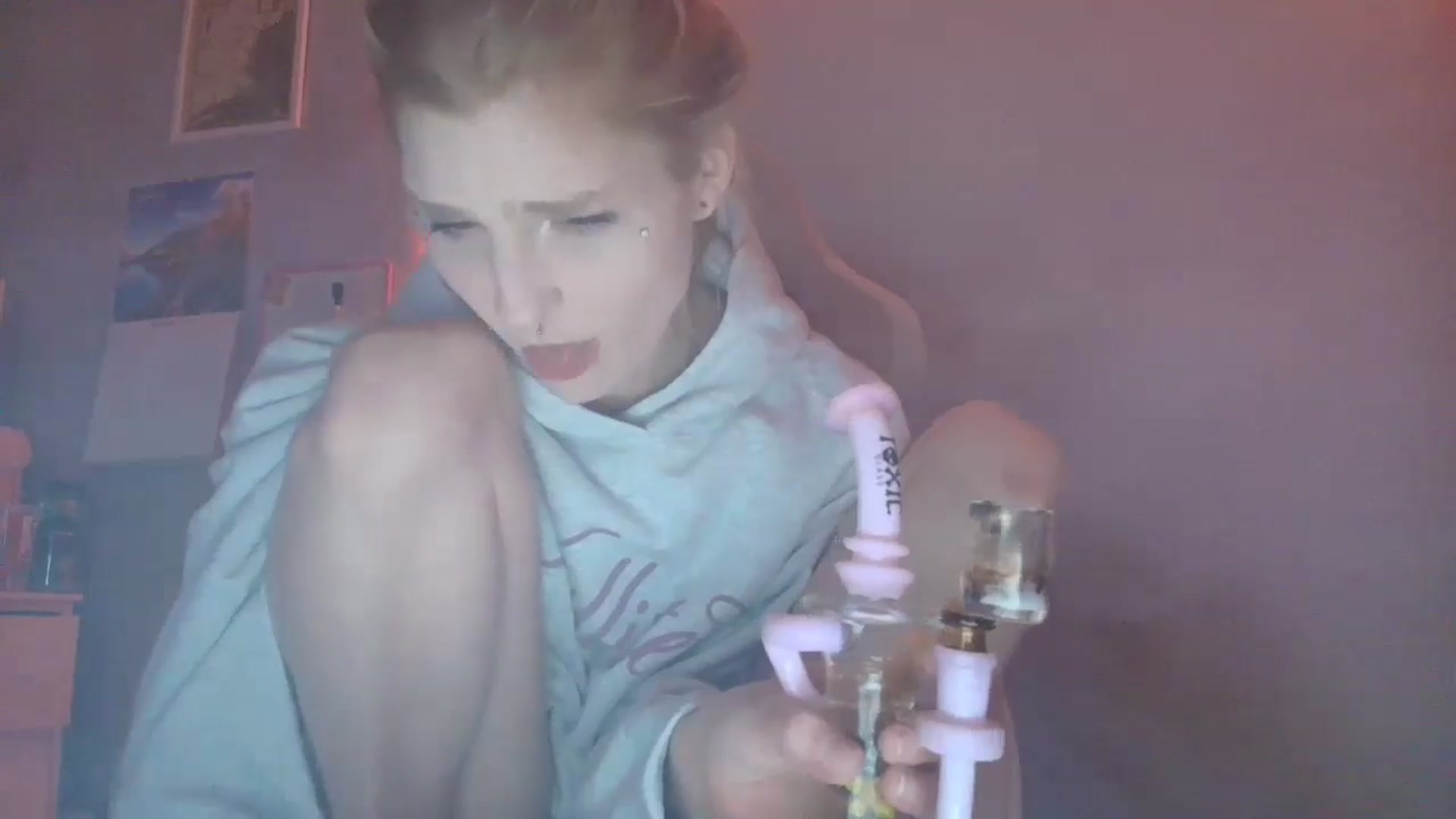Gallery image thumbnail from DuckChan0's myfreecams stream on, 01/10/2026, 24:48 image 8 of 20