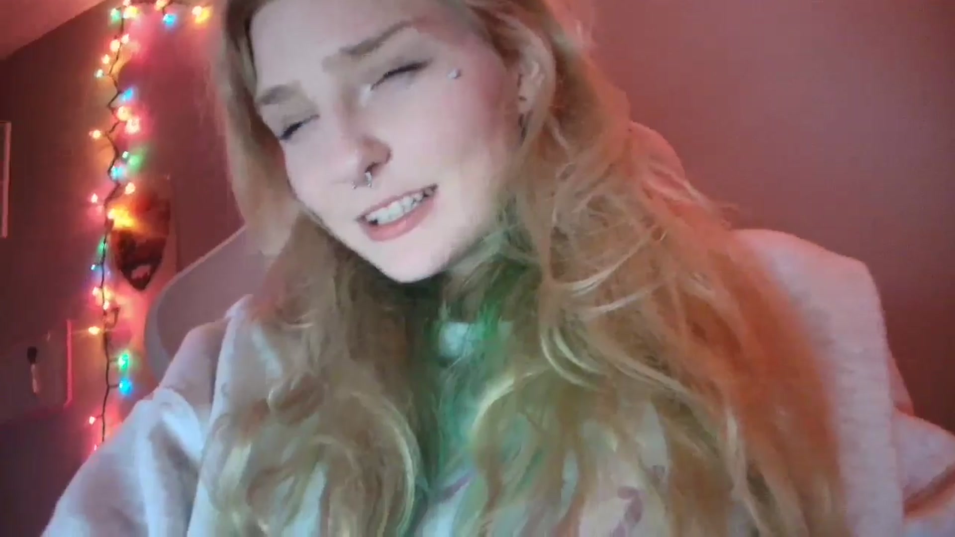 Gallery image thumbnail from DuckChan0's myfreecams stream on, 01/10/2026, 24:48 image 17 of 20