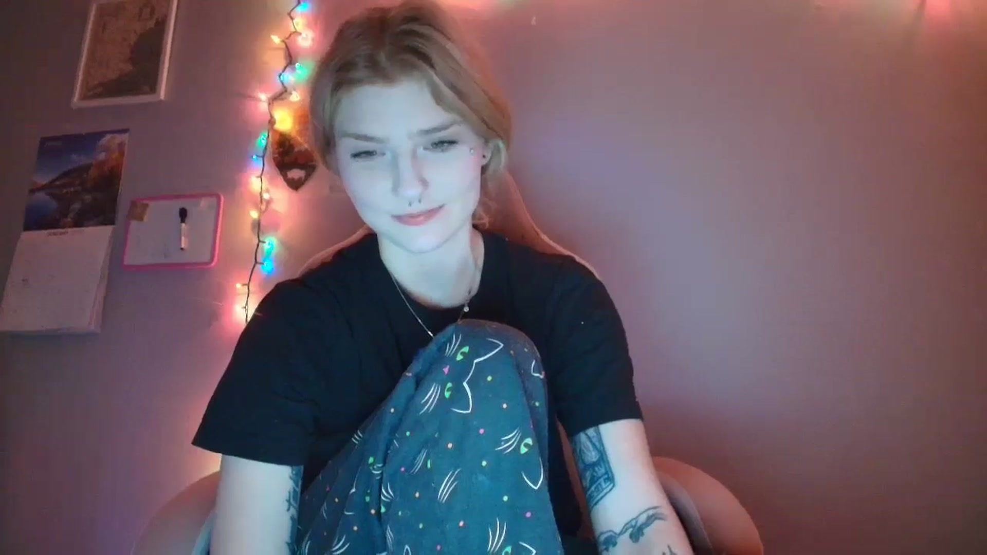 Gallery image thumbnail from DuckChan0's myfreecams stream on, 01/11/2026, 24:01 image 5 of 20