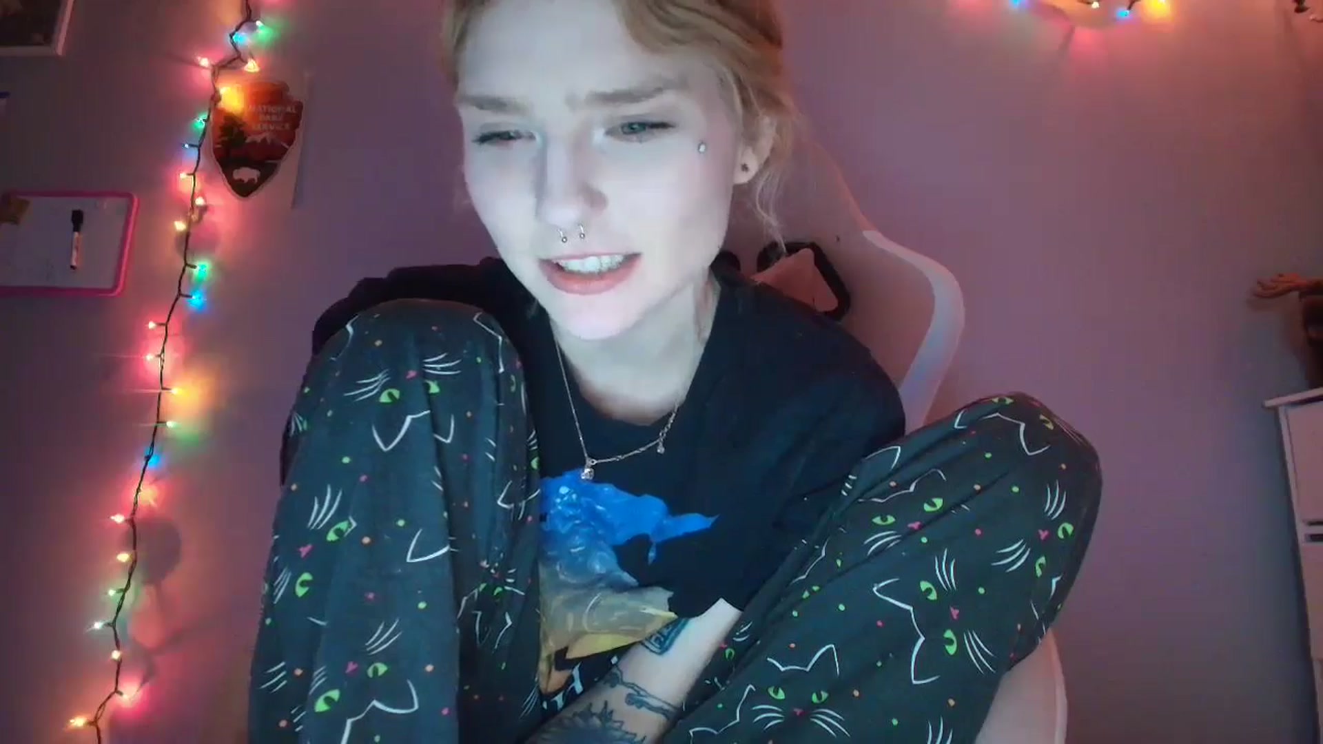Gallery image thumbnail from DuckChan0's myfreecams stream on, 01/11/2026, 24:01 image 11 of 20