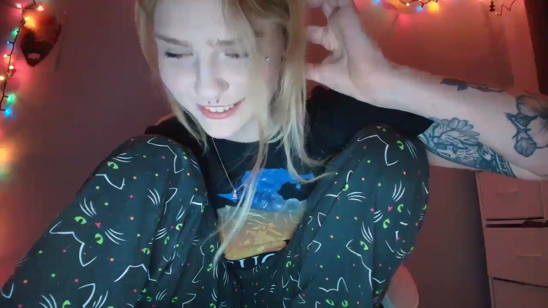 Gallery image thumbnail from DuckChan0's myfreecams stream on, 01/11/2026, 24:01 image 17 of 20