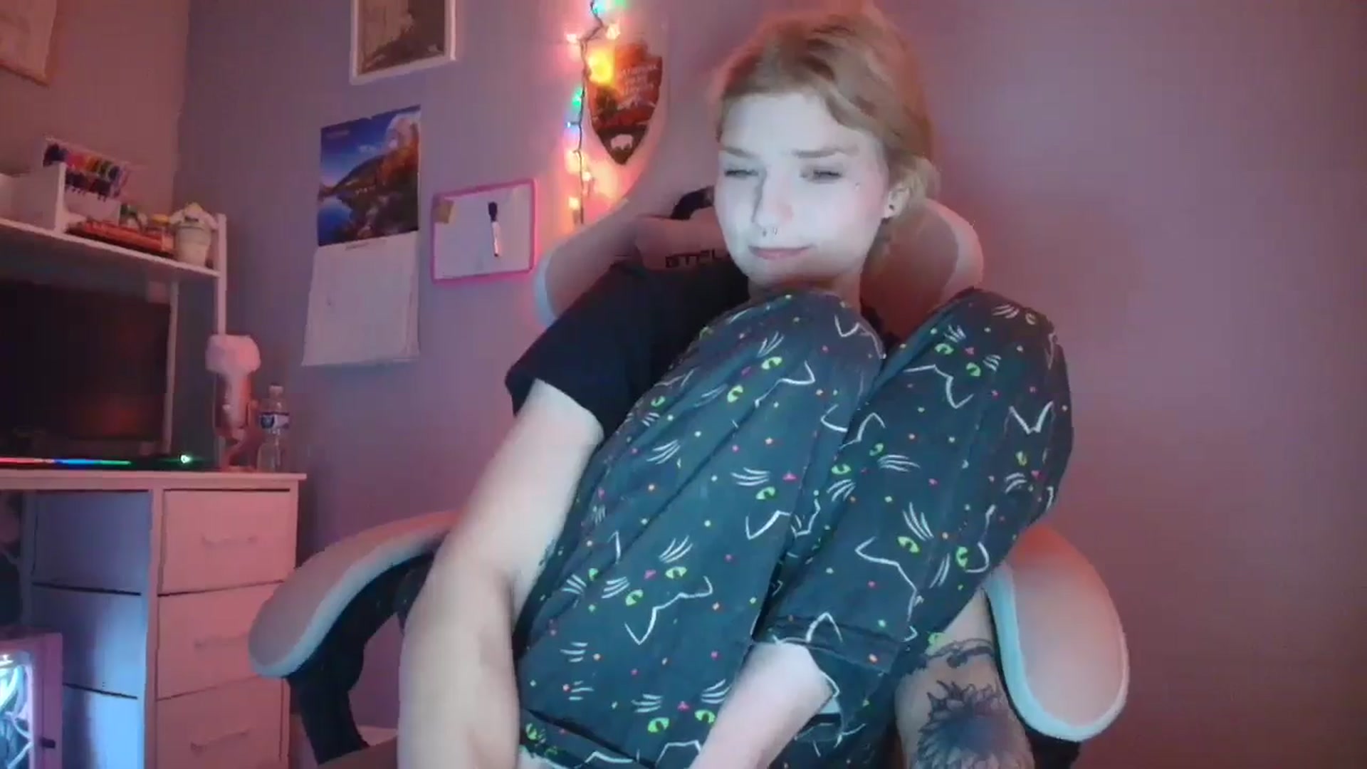 Gallery image thumbnail from DuckChan0's myfreecams stream on, 01/11/2026, 24:01 image 2 of 20