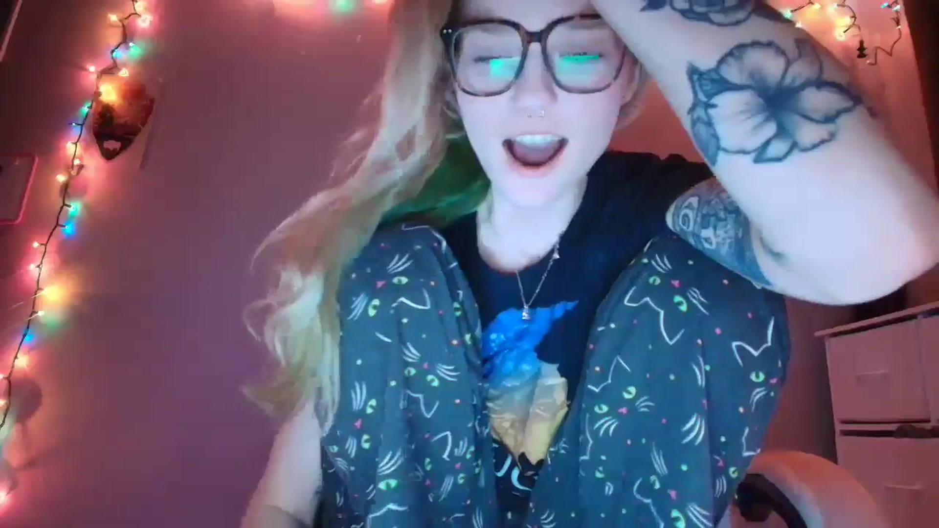 Gallery image thumbnail from DuckChan0's myfreecams stream on, 01/11/2026, 24:42 image 18 of 20